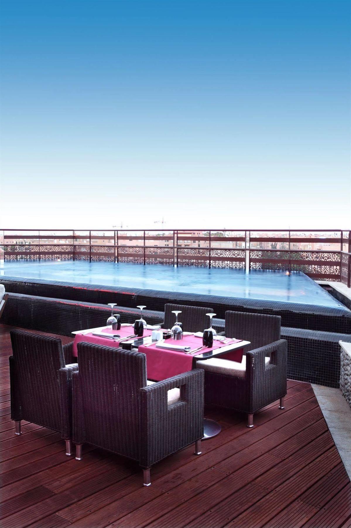 La Renaissance Hotel
